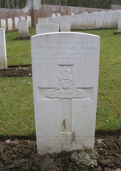Grave of Richard F. Tomlinson, courtesy www.britishwargraves.co.uk